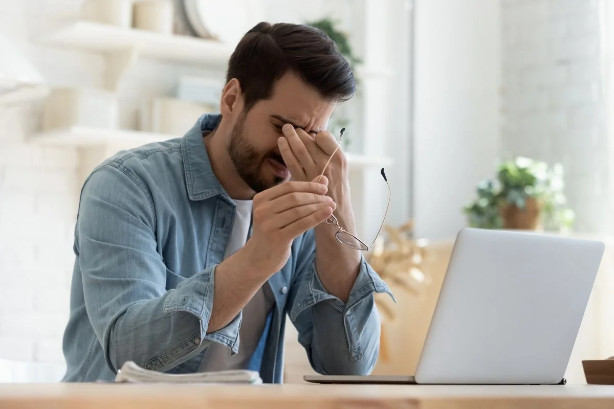 Person-feeling-tired-and-fatigued-at-work showing vitamin d deficiency symptoms